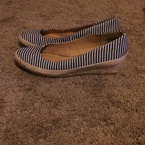 Blue and white striped wedges